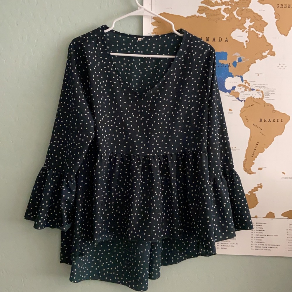 ✨Green Polka Dot Top✨